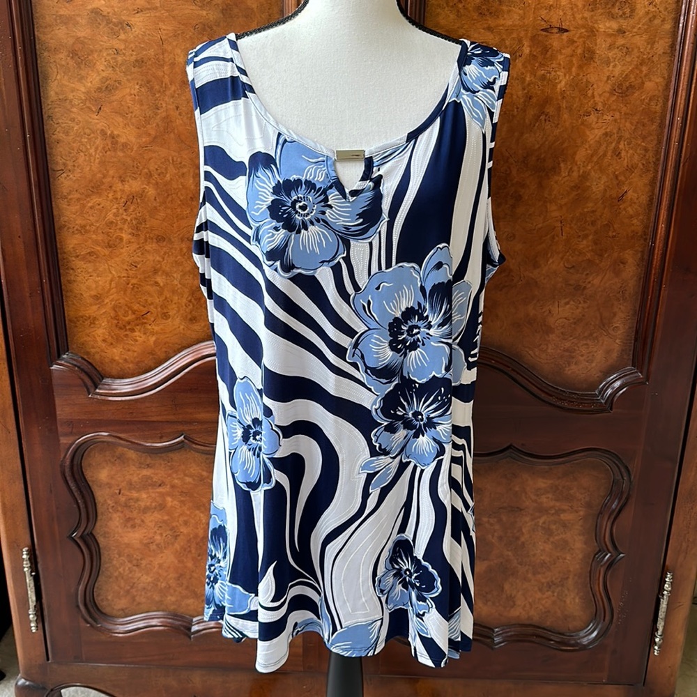 Gorgeous Avenue Floral Tank with Silver Accent (Size 18/20) - Picture 1 of 12